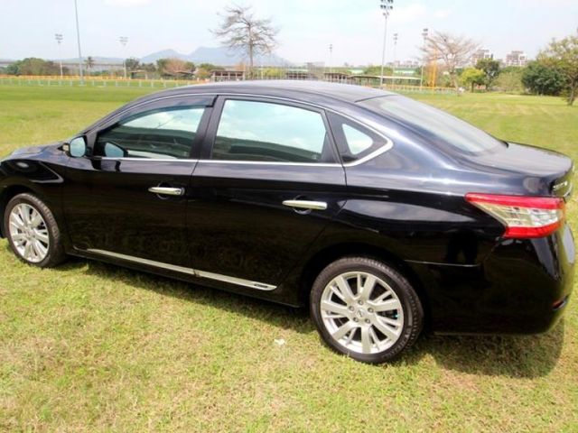 Nissan  Sentra  第7張相片