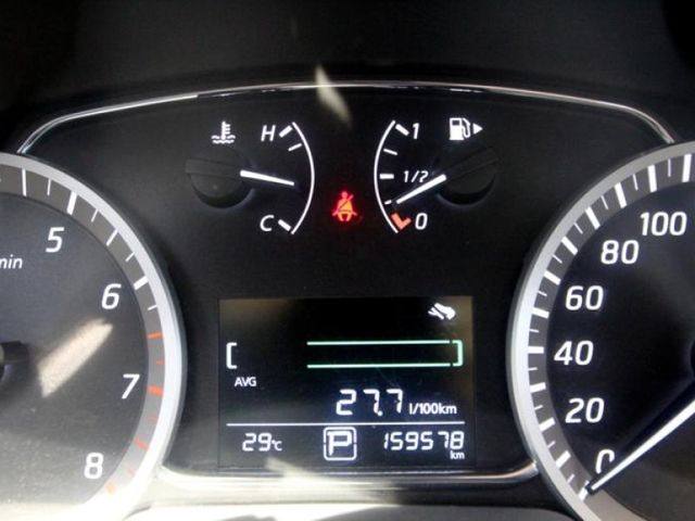 Nissan  Sentra  第11張相片