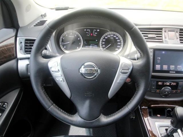 Nissan  Sentra  第12張相片