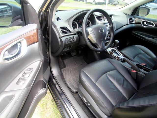 Nissan  Sentra  第13張相片