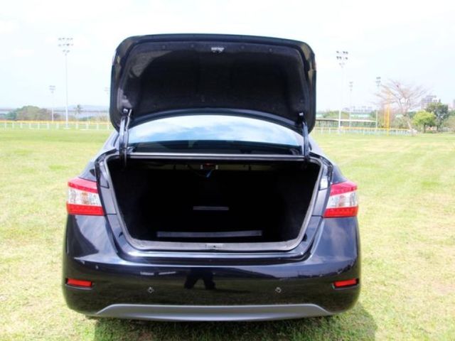 Nissan  Sentra  第18張相片