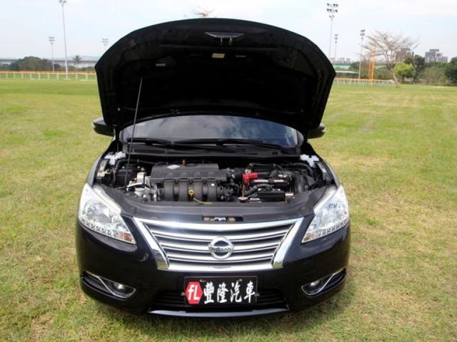 Nissan  Sentra  第20張相片