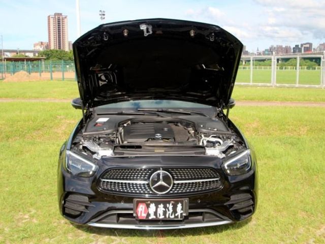 Mercedes-Benz/賓士   E-CLASS  E300 {超貸80萬 總代理}22年E300 黑~豐隆嚴選0頭款低月付  第20張相片