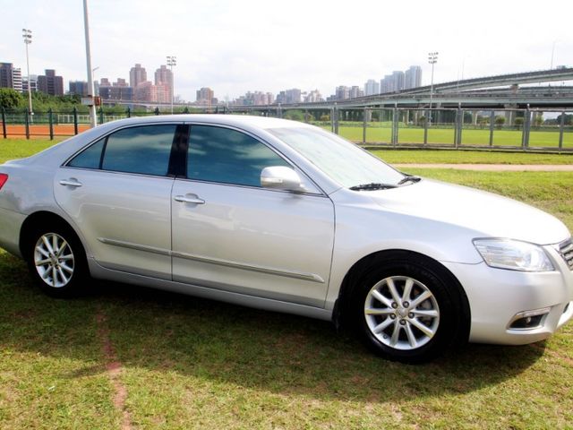 Toyota  Camry {跑19萬 原鈑件}10年式CAMRY2.4G銀~豐隆嚴選0頭款低月付專  第5張相片