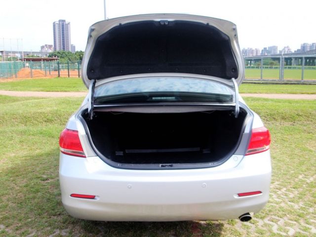 Toyota  Camry {跑19萬 原鈑件}10年式CAMRY2.4G銀~豐隆嚴選0頭款低月付專  第19張相片
