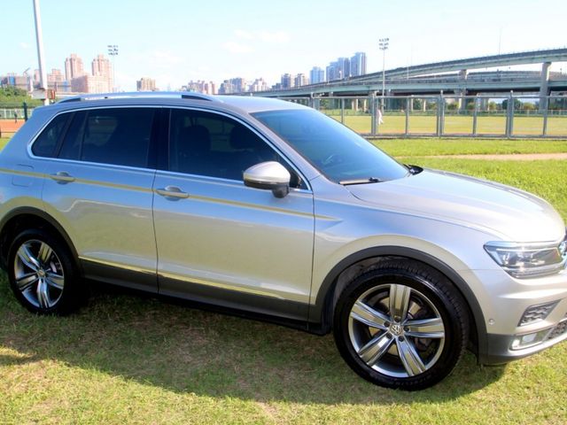 Volkswagen 福斯  Tiguan {原廠保養 狀況佳}19年TIGUAN 330銀~豐隆嚴選0頭款低月付  第4張相片