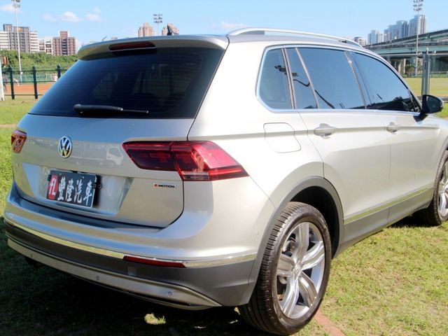 Volkswagen 福斯  Tiguan {原廠保養 狀況佳}19年TIGUAN 330銀~豐隆嚴選0頭款低月付  第8張相片