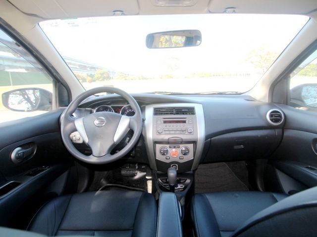Nissan  Livina {跑10萬 內外新}14年LIVINA1.6灰~豐隆嚴選0頭款低月付  第10張相片