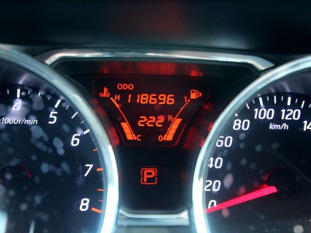 Nissan  Livina {跑10萬 內外新}14年LIVINA1.6灰~豐隆嚴選0頭款低月付  第12張相片