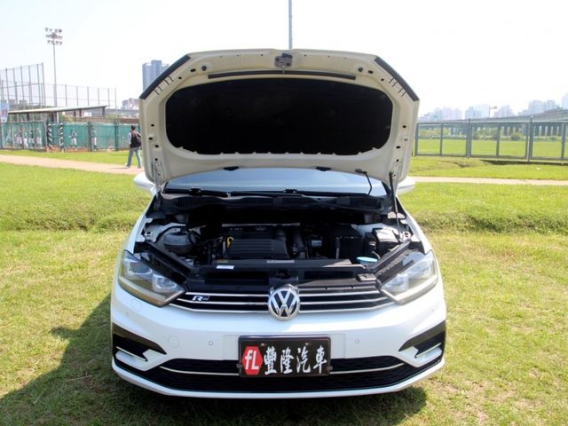 Volkswagen 福斯  Golf {一手車 原鈑件}17年GOLF Sportsvan 280RLine白~豐隆嚴選0頭款低月付專  第11張相片