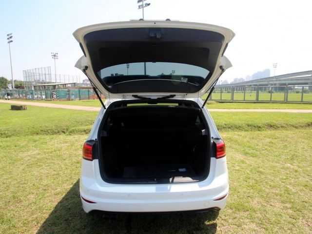 Volkswagen 福斯  Golf {一手車 原鈑件}17年GOLF Sportsvan 280RLine白~豐隆嚴選0頭款低月付專  第12張相片