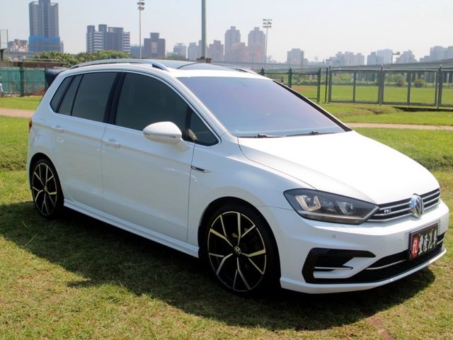 Volkswagen 福斯  Golf {一手車 原鈑件}17年GOLF Sportsvan 280RLine白~豐隆嚴選0頭款低月付專  第15張相片