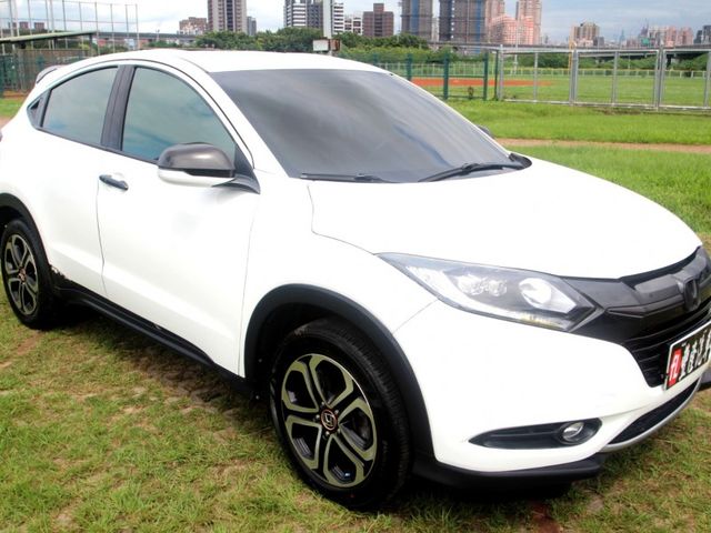 Honda  HR-V {頂級S 跑12萬}17年HRV1.8S 白~豐隆嚴選0頭款低月付  第3張相片
