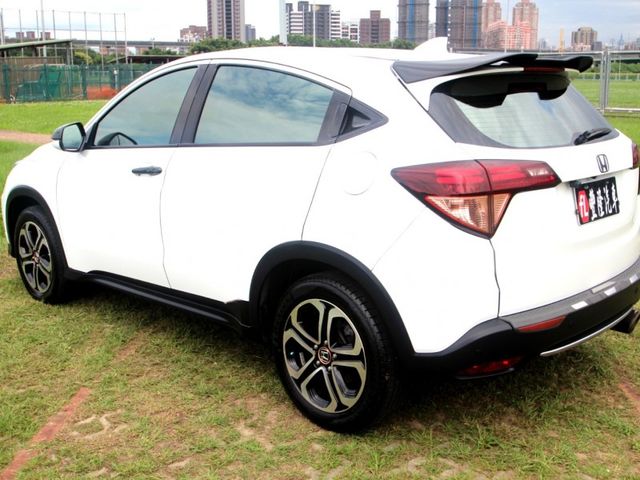 Honda  HR-V {頂級S 跑12萬}17年HRV1.8S 白~豐隆嚴選0頭款低月付  第8張相片