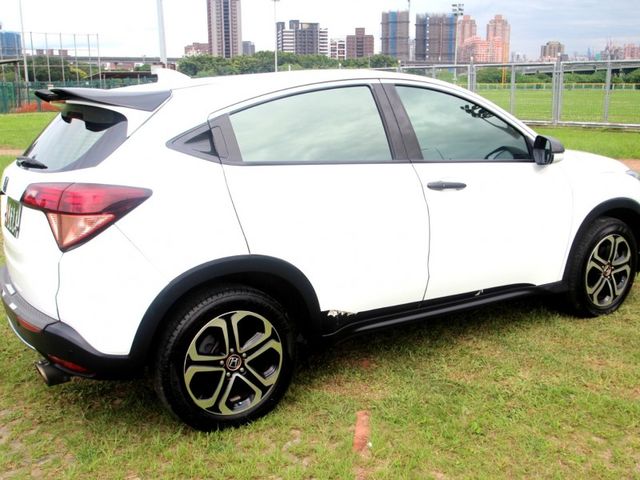 Honda  HR-V {頂級S 跑12萬}17年HRV1.8S 白~豐隆嚴選0頭款低月付  第10張相片