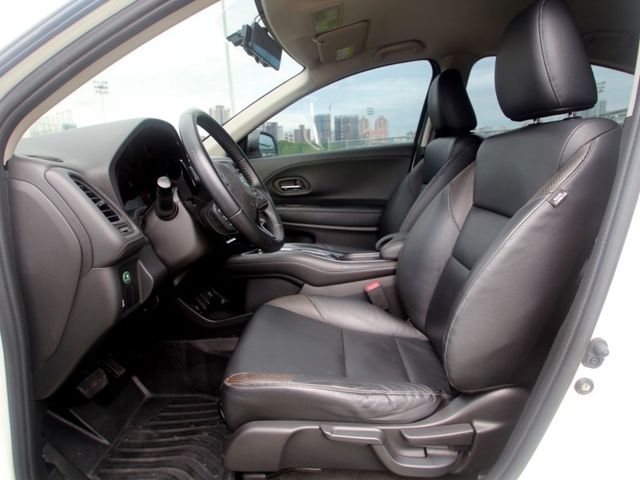 Honda  HR-V {頂級S 跑12萬}17年HRV1.8S 白~豐隆嚴選0頭款低月付  第14張相片