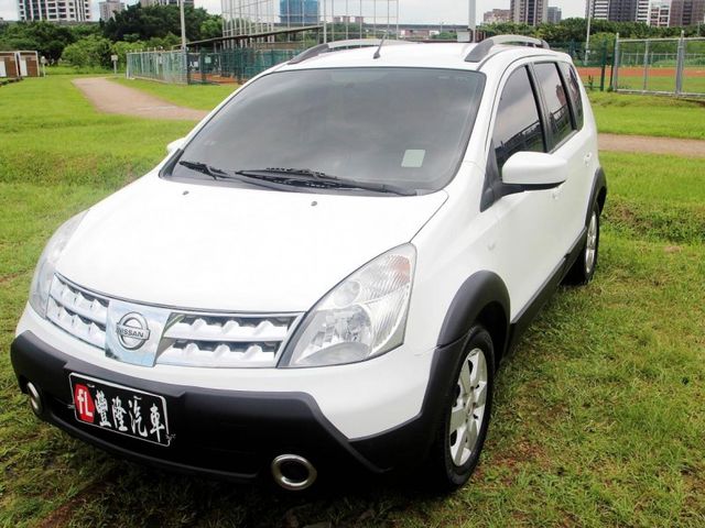 Nissan  Livina {代步好車 原鈑件}13年LIVINA1.6白~豐隆嚴選0頭款低月付專  第1張相片