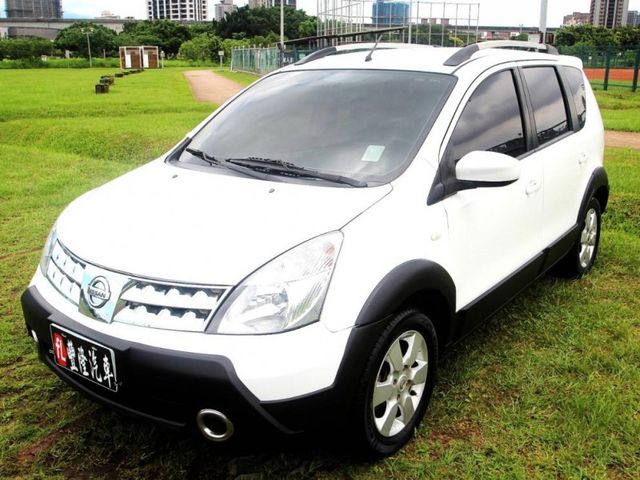 Nissan  Livina {代步好車 原鈑件}13年LIVINA1.6白~豐隆嚴選0頭款低月付專  第3張相片