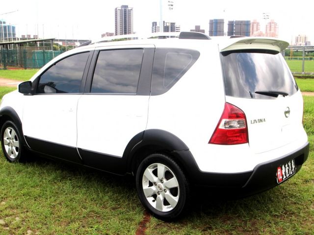 Nissan  Livina {代步好車 原鈑件}13年LIVINA1.6白~豐隆嚴選0頭款低月付專  第9張相片