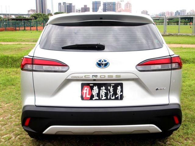 Toyota  Corolla Cross {尊爵版 只跑1.5萬}25年CROSS1.8h銀~豐隆嚴選0頭款低月付  第8張相片