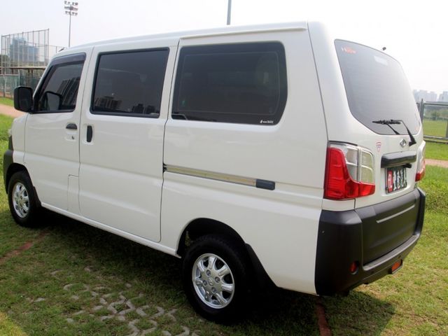 Mitsubishi  Veryca {原鈑件 跑3.9萬}23年 A180自排 白~風龍岩選0頭款低月付  第8張相片