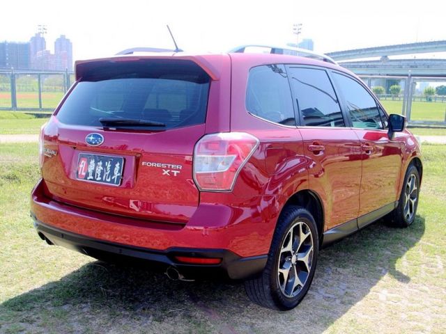 Subaru  Forester {跑9萬 原鈑件}15年式FORESTER2.0XT紅~豐隆嚴選0頭款低月付  第11張相片