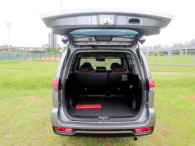Mitsubishi  Zinger {原鈑件 跑7.9萬}22年ZINGER2.4灰~豐隆嚴選0頭款低月付專  第12張相片
