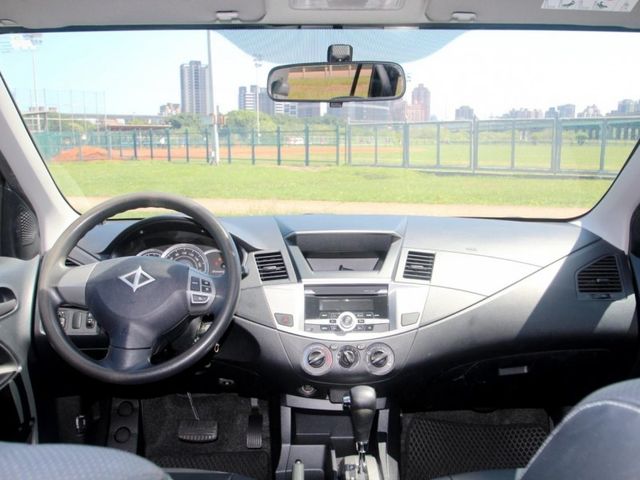 Mitsubishi  Zinger {跑10萬 原鈑件}19年ZINGER2.4銀~豐隆嚴選0頭款低月付專  第3張相片