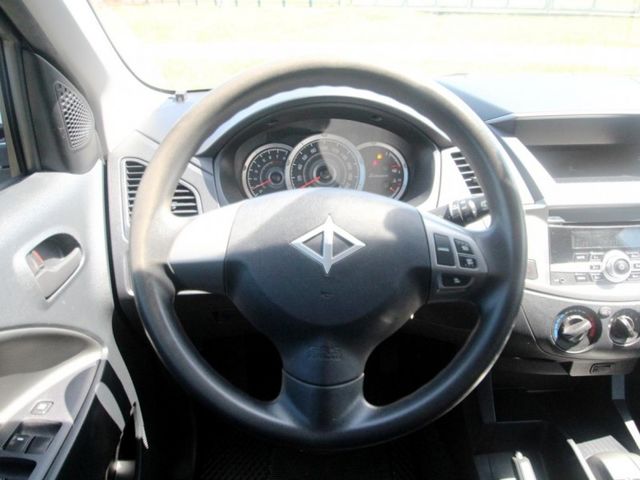 Mitsubishi  Zinger {跑10萬 原鈑件}19年ZINGER2.4銀~豐隆嚴選0頭款低月付專  第5張相片