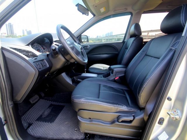 Mitsubishi  Zinger {跑10萬 原鈑件}19年ZINGER2.4銀~豐隆嚴選0頭款低月付專  第10張相片