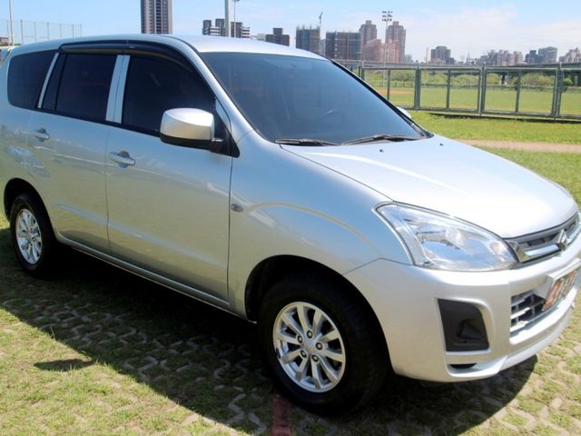 Mitsubishi  Zinger {跑10萬 原鈑件}19年ZINGER2.4銀~豐隆嚴選0頭款低月付專  第15張相片