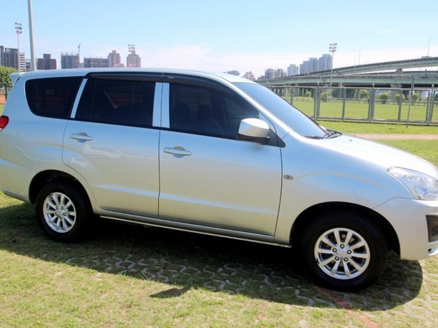 Mitsubishi  Zinger {跑10萬 原鈑件}19年ZINGER2.4銀~豐隆嚴選0頭款低月付專  第16張相片