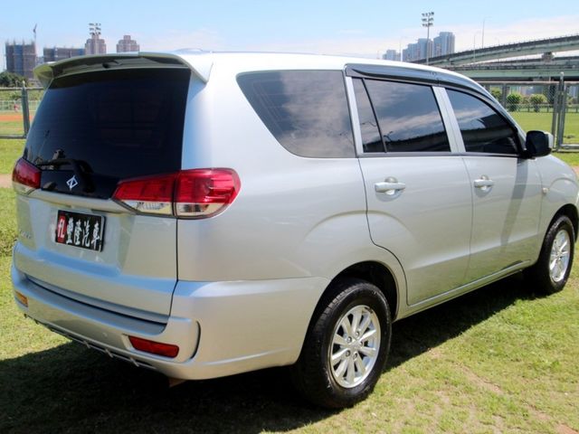 Mitsubishi  Zinger {跑10萬 原鈑件}19年ZINGER2.4銀~豐隆嚴選0頭款低月付專  第17張相片