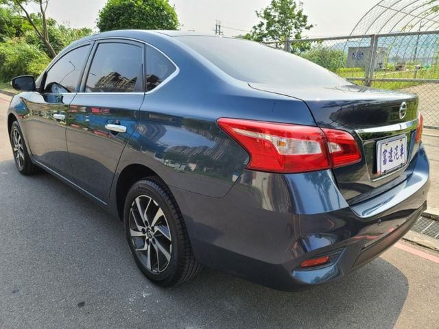 Nissan  Sentra  第5張相片