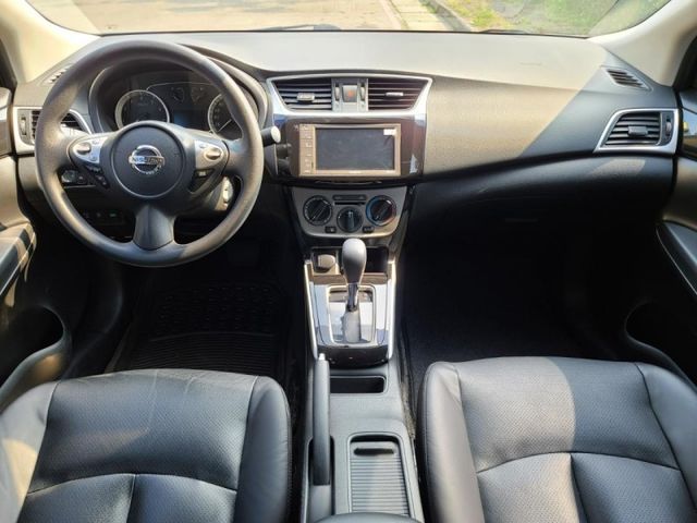 Nissan  Sentra  第10張相片
