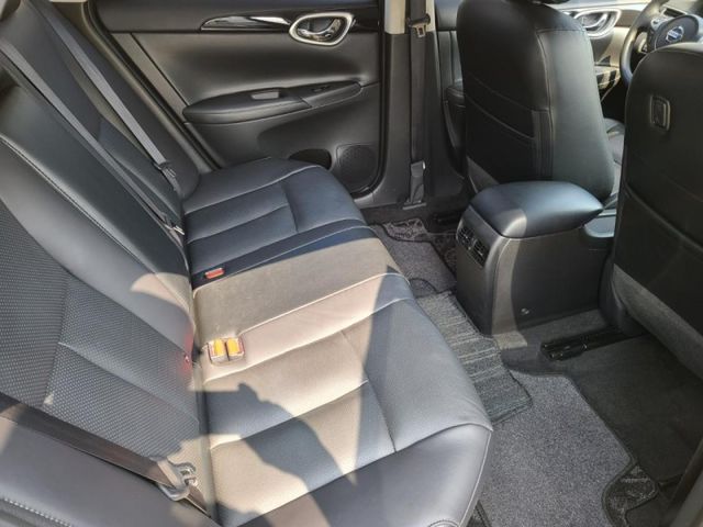 Nissan  Sentra  第14張相片