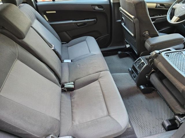 Opel  Zafira  第13張相片