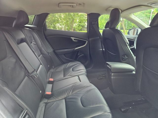 Volvo  V40  第11張相片