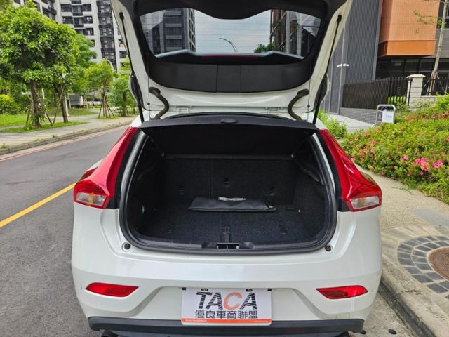 Volvo  V40  第13張相片