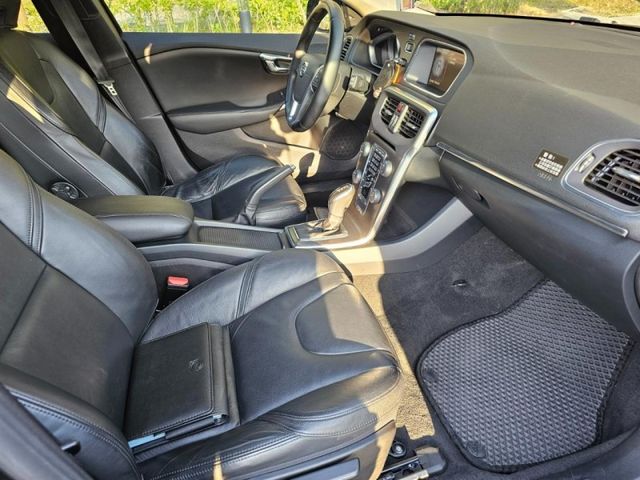 Volvo  V40  第13張相片