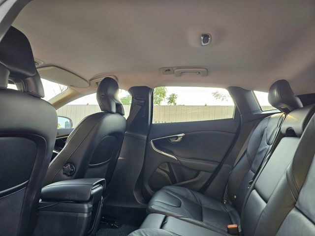 Volvo  V40  第16張相片