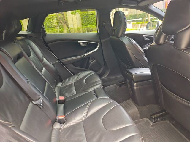 Volvo  V40  第16張相片