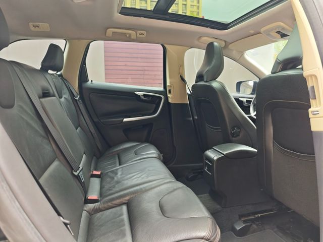 Volvo  XC60  第13張相片