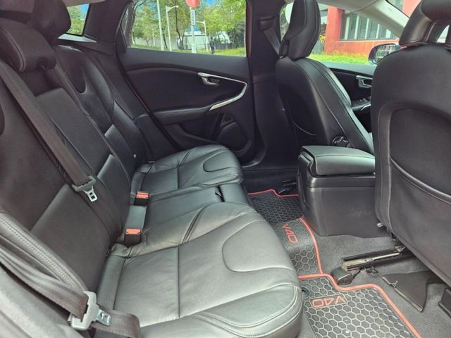 Volvo  V40  第16張相片