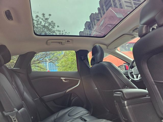 Volvo  V40  第18張相片