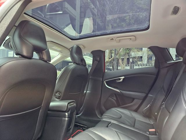 Volvo  V40  第19張相片
