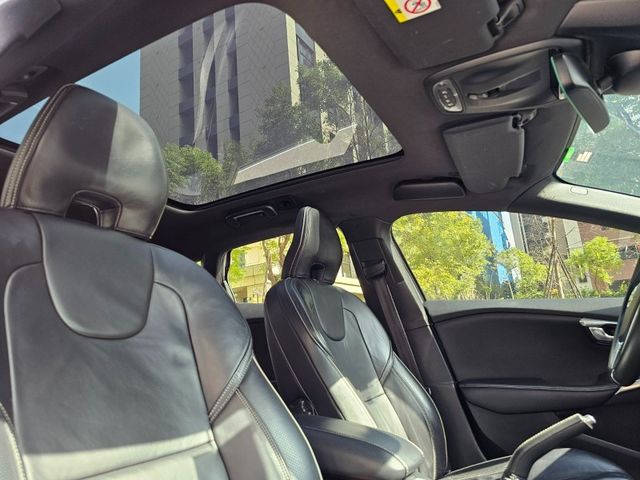 Volvo  V40  第14張相片