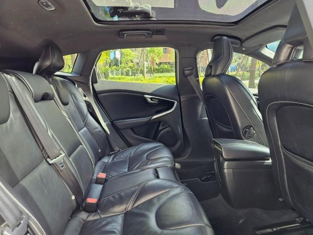 Volvo  V40  第17張相片
