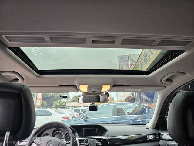 Mercedes-Benz/賓士   E-CLASS  E200  第8張相片