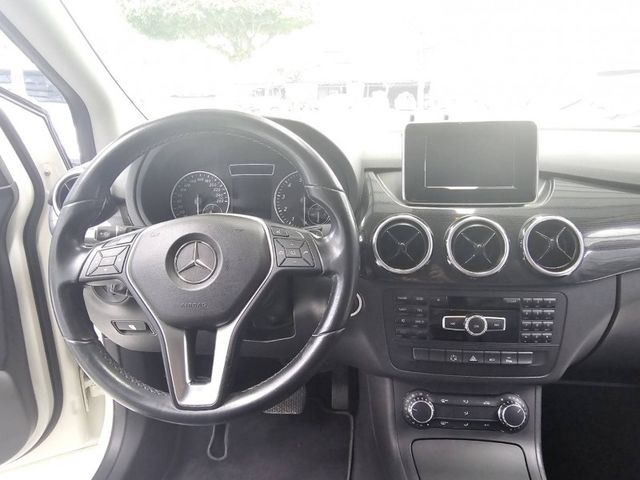 Mercedes-Benz/賓士   B-CLASS  B180  第12張相片